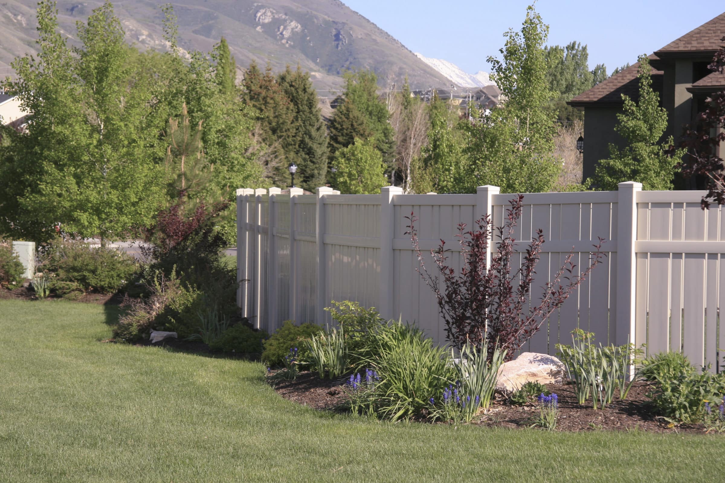 Pricing Factors to Consider When it Comes to Vinyl Fences | Best Vinyl