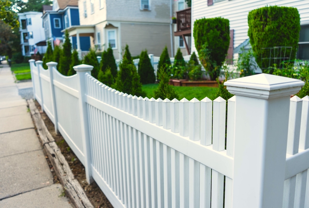 4 Tips for Installing Your Own Vinyl Fence