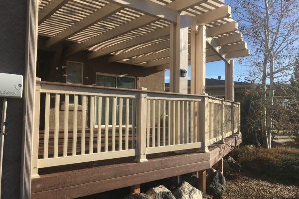 deck with vinyl railing
