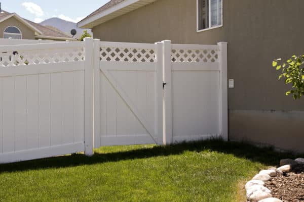 lattice top vinyl fence