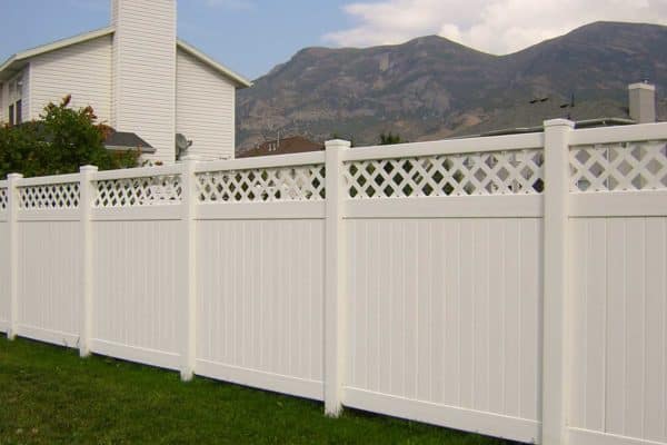 lattice top vinyl fence