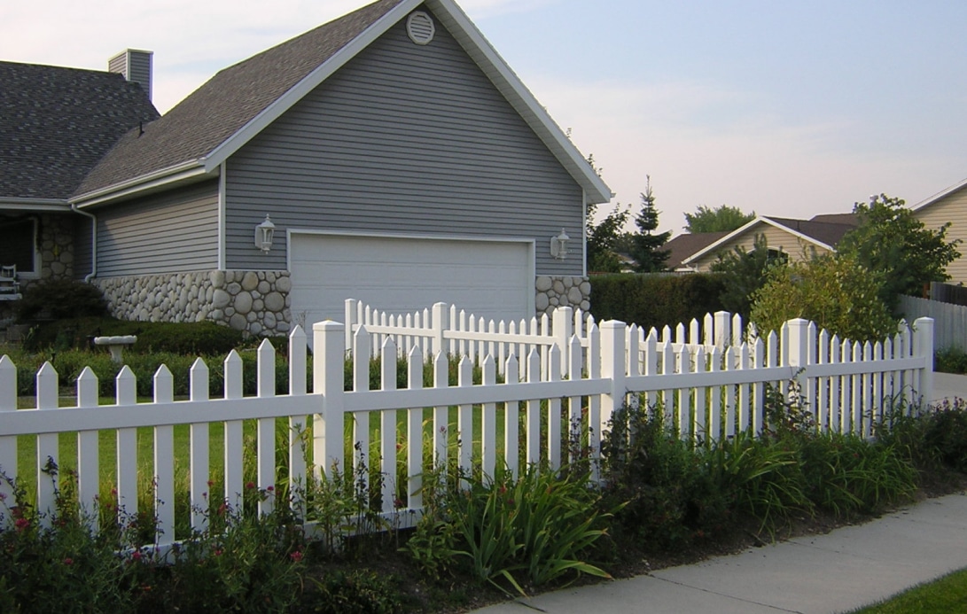 scalloped picket fence