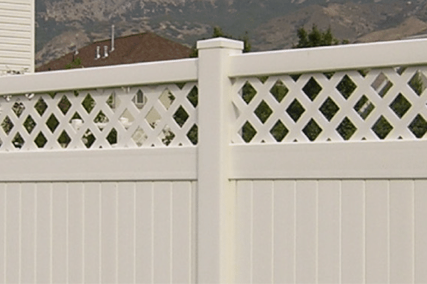 lattice top vinyl fence