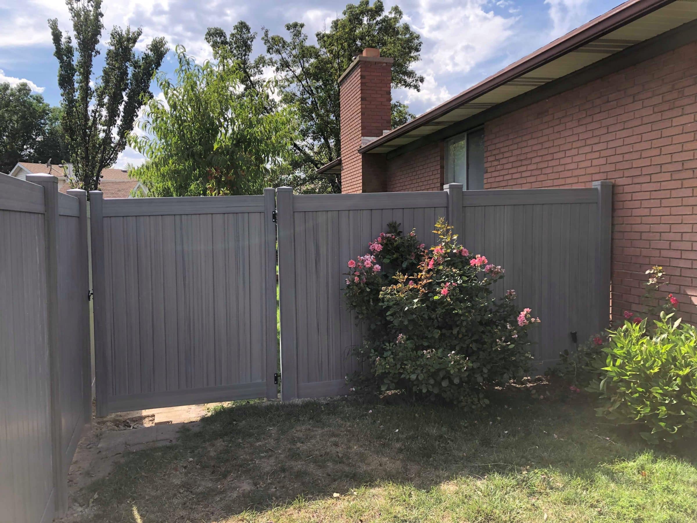 colored vinyl fence